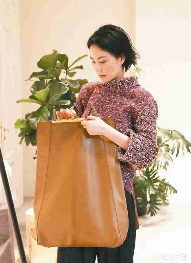 celine手袋系列小号(celinecabas手袋小号)-第17张图片 celine手袋系列小号(celinecabas手袋小号)-第17张图片
