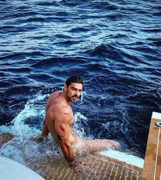 1588776290-hei-bang-da-lao-he-wo-de-365-ri-de-quan-bu-tu-537x600-1