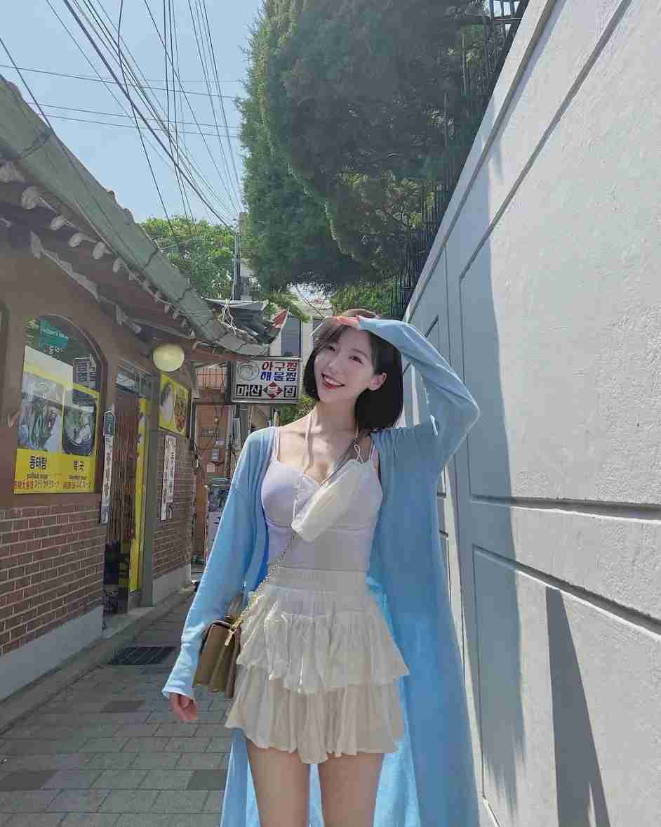 新一期油管妹子穿搭leeesovely李素英  第1张