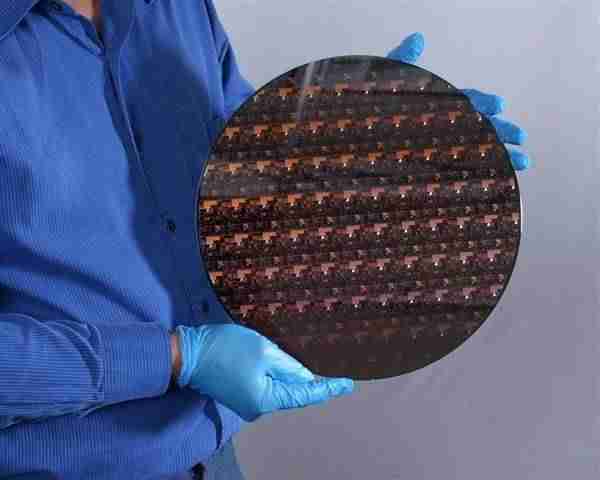 IBM 与三星共同开发 VTFET 芯片技术:手机充电一次续航 2 周,助力实现 1nm 以下制程-第1张图片 IBM 与三星共同开发 VTFET 芯片技术:手机充电一次续航 2 周,助力实现 1nm 以下制程-第1张图片