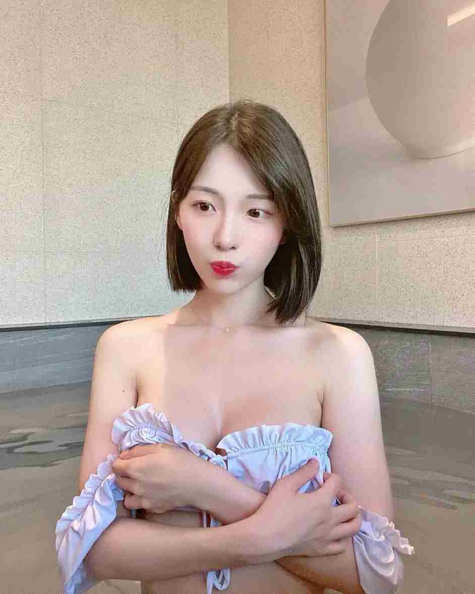 新一期油管妹子穿搭leeesovely李素英  第4张