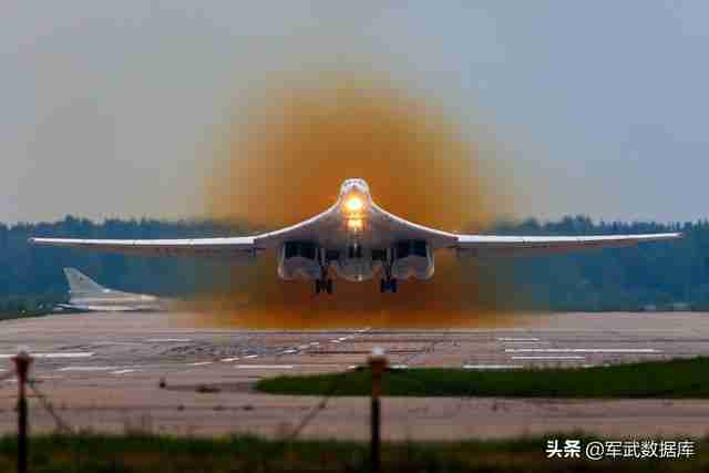 逆火轰炸机和图160谁厉害（图22m3逆火轰炸机和图160）-第4张图片