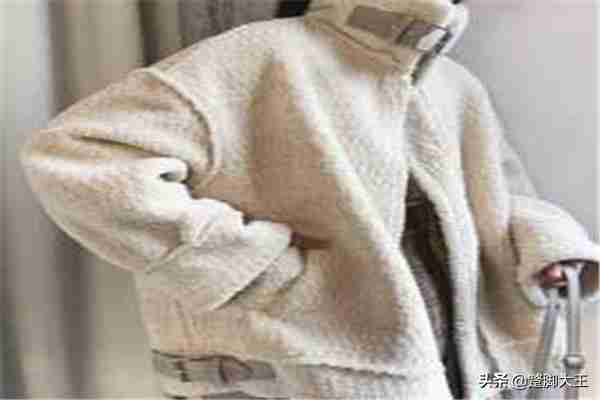 羊毛大衣如何自己清洗不缩水（如何自己清洗羊毛呢）-第3张图片