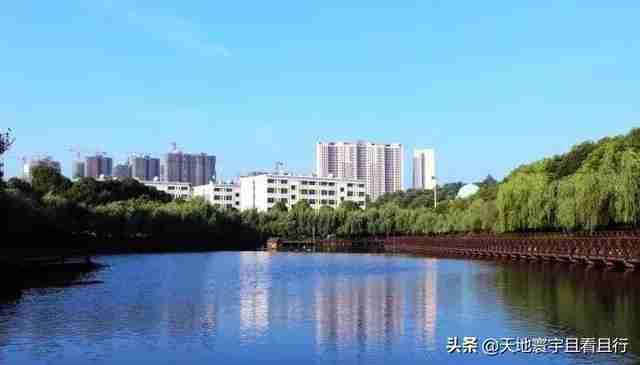 长沙涉外经济学院和湖南涉外经济学院哪学校好些（长沙涉外经济学院和湖南涉外经济学院学费）-第1张图片