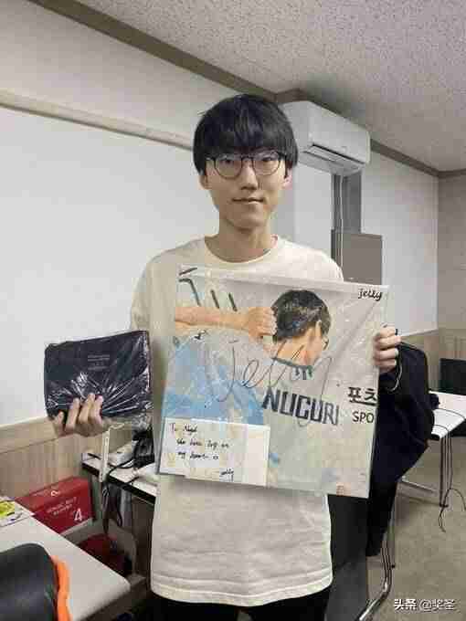 哪里看的lol比赛视频回放（英雄联盟直播现在比赛）-第2张图片