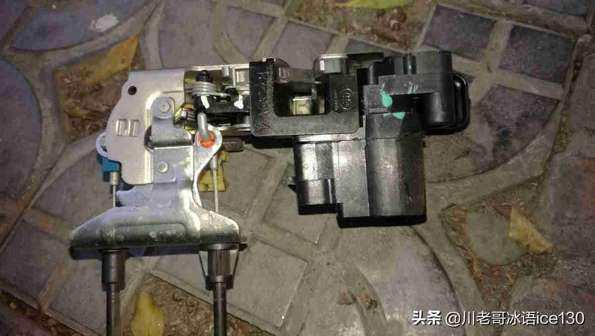 车内中控锁使用方法(中控锁故障解决技巧)-第7张图片 车内中控锁使用方法(中控锁故障解决技巧)-第7张图片