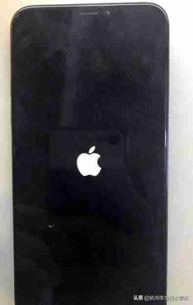 iphonex白苹果如何连接(苹果xr白苹果的简单修复方法)-第1张图片 iphonex白苹果如何连接(苹果xr白苹果的简单修复方法)-第1张图片