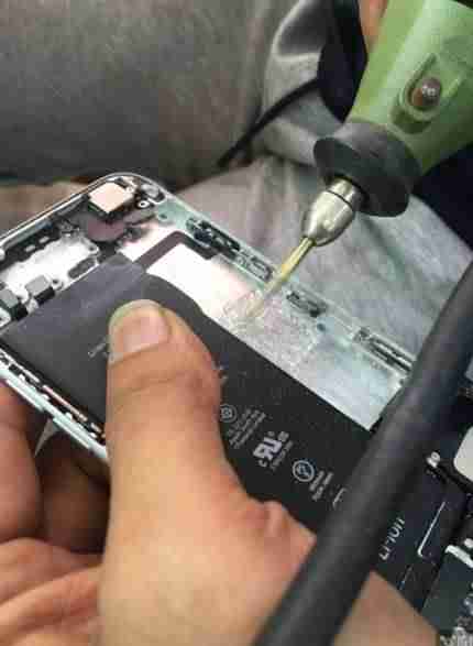 iphone6拆机图解教程(苹果6拆机零件详细图解)-第11张图片 iphone6拆机图解教程(苹果6拆机零件详细图解)-第11张图片