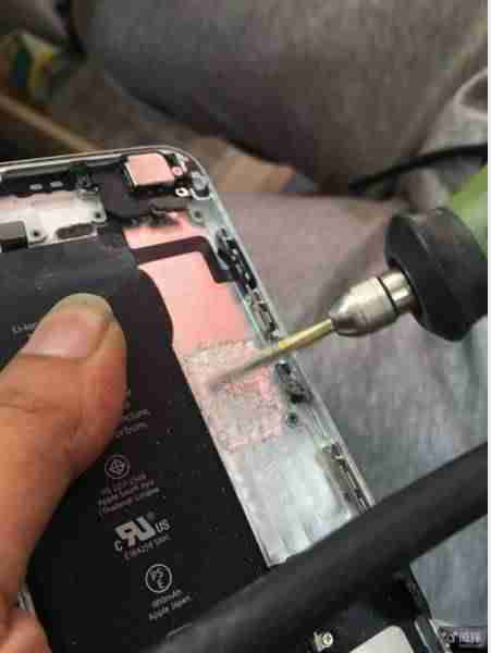 iphone6拆机图解教程(苹果6拆机零件详细图解)-第10张图片 iphone6拆机图解教程(苹果6拆机零件详细图解)-第10张图片