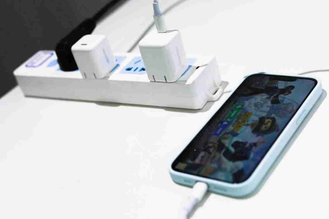 苹果充电器功率怎么看(iphone12原装充电器参数)-第2张图片 苹果充电器功率怎么看(iphone12原装充电器参数)-第2张图片