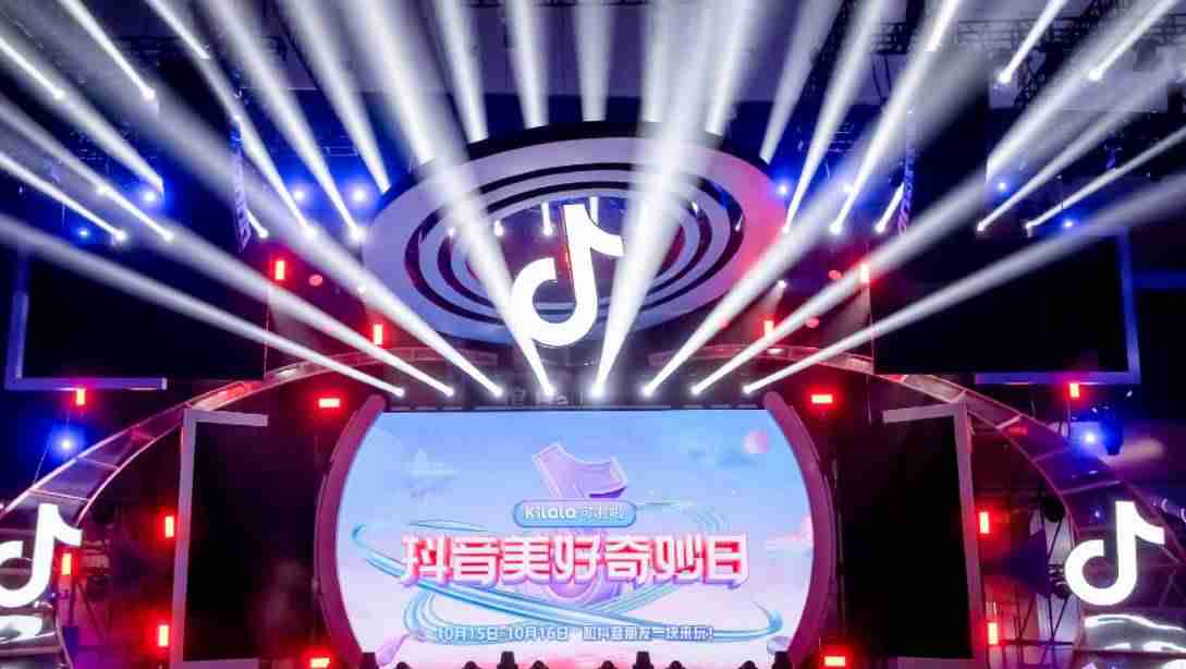 抖音直播间怎么挂假人（手机直播虚拟场景软件）-第1张图片