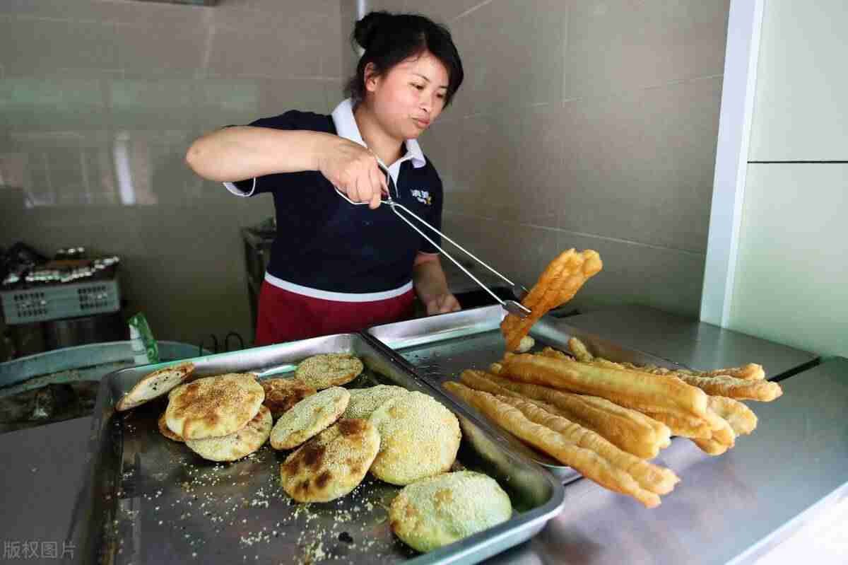 卖早饭每天赚钱吗-适合一个人卖的早餐摊-第1张图片