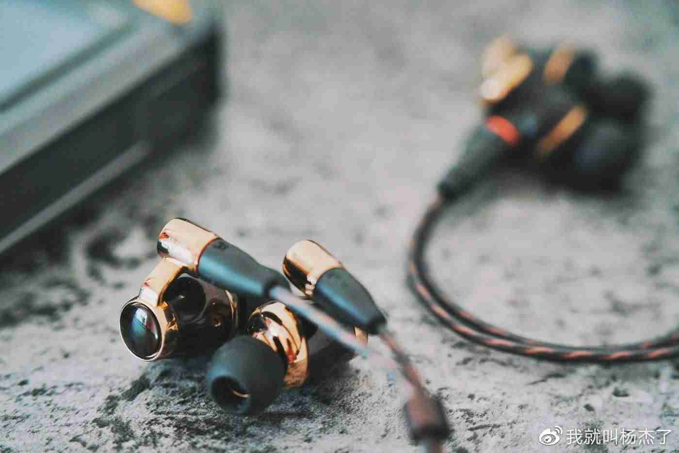 fx1800显卡参数（丽台fx1800玩游戏介绍）-第1张图片