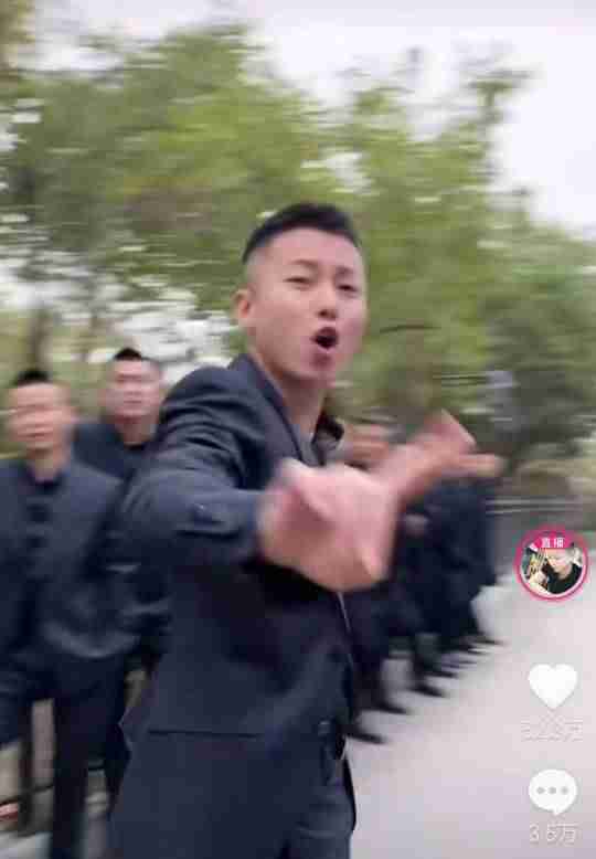 抖音第一网红排名-身价过亿的四个网红-第2张图片