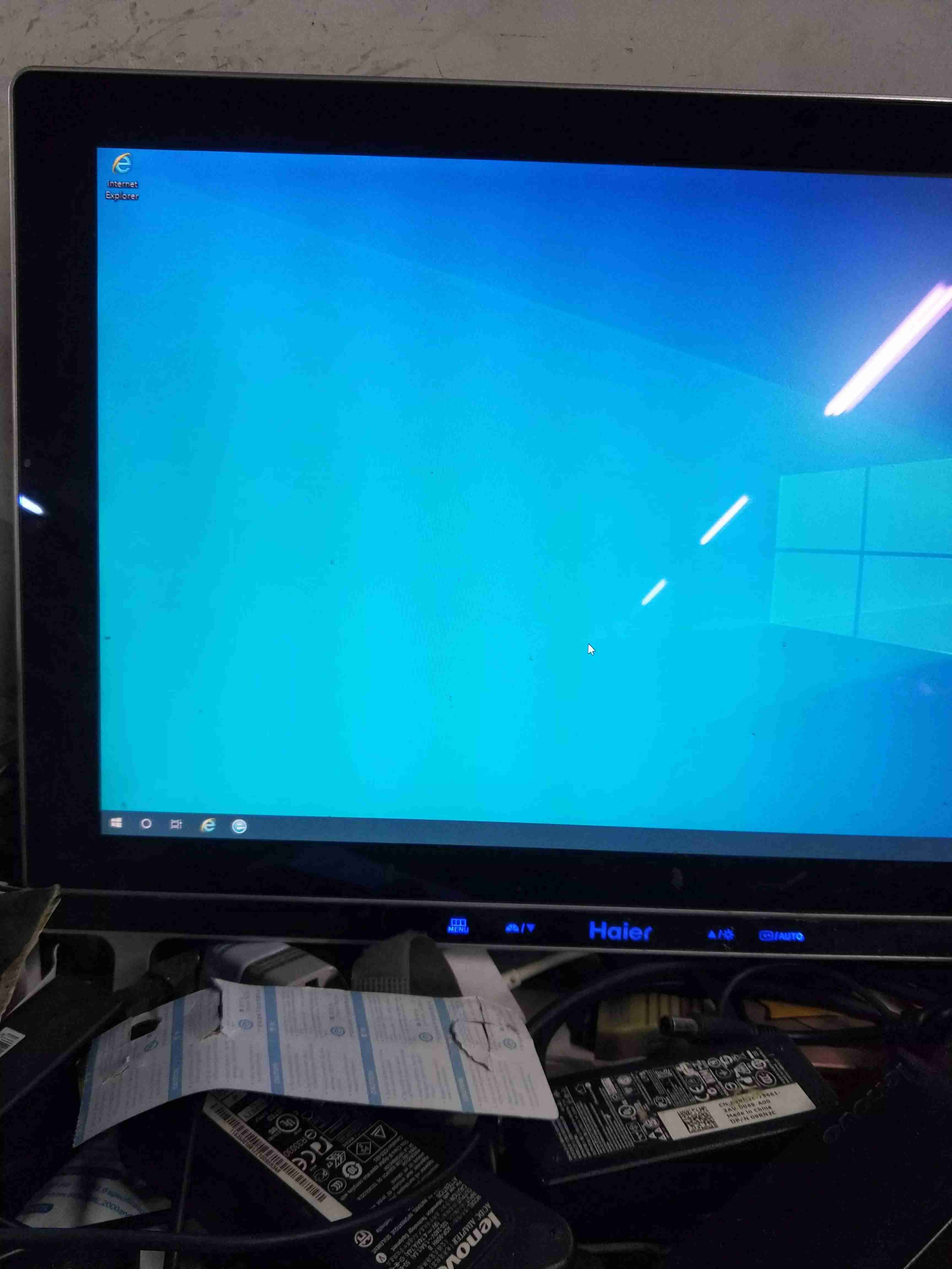 win10整个桌面不见了不能操作-恢复电脑桌面图标的方法-第1张图片