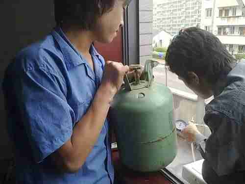 长虹空调不制冷原因有哪些-自己给空调加氟的方法-第1张图片