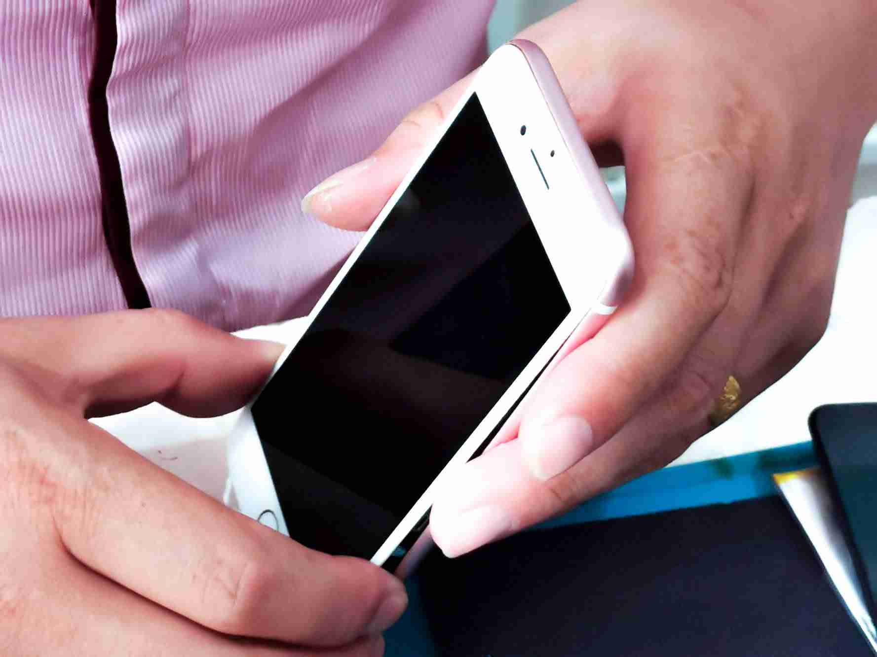 苹果7电池多少毫安怎么样-iphone7拆机换电池教程-第9张图片