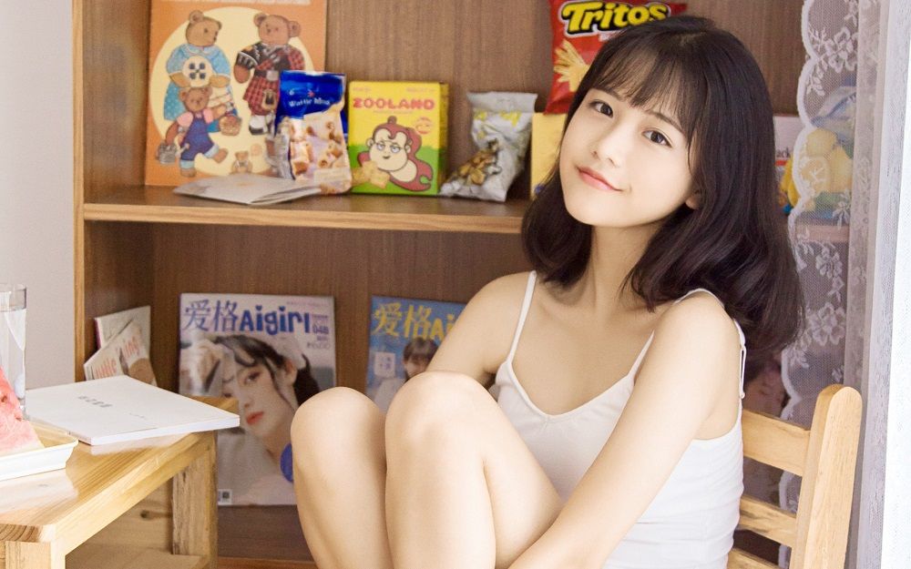 清纯少女壁纸_爱格_温暖系_微笑.jpg