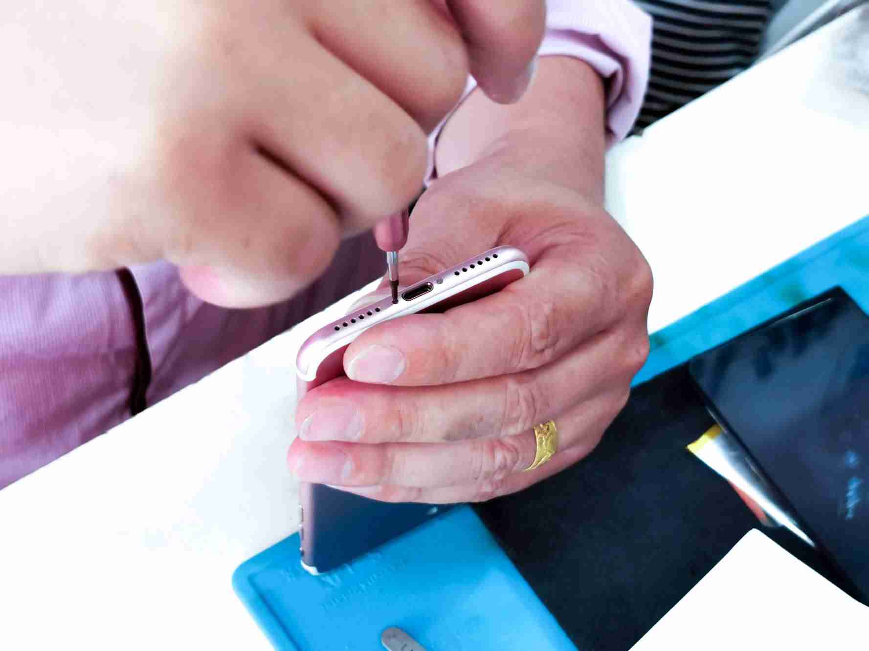 苹果7电池多少毫安怎么样-iphone7拆机换电池教程-第8张图片